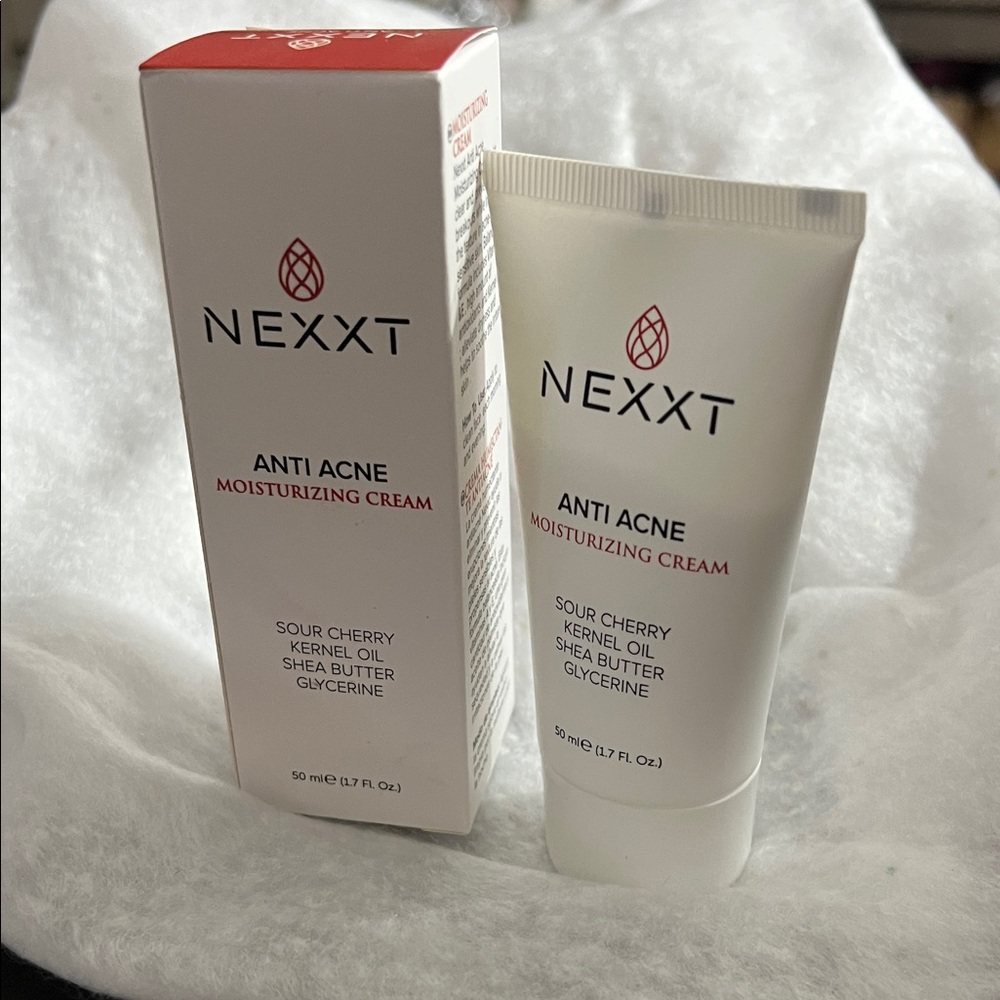 Nexx Anti Acne Moisturizing Cream - White and Red
